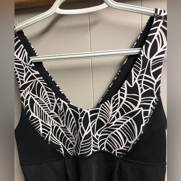 Lululemon hustle & bustle tank size 4 - Picture 11 of 15